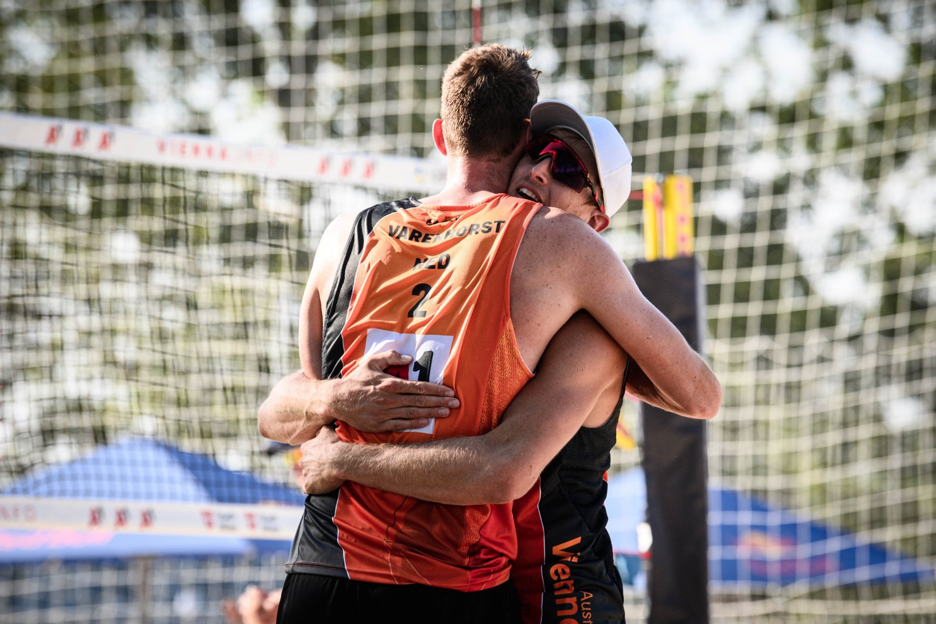 Varenhorst and van de Velde celebrate their victory over the reigning world champions