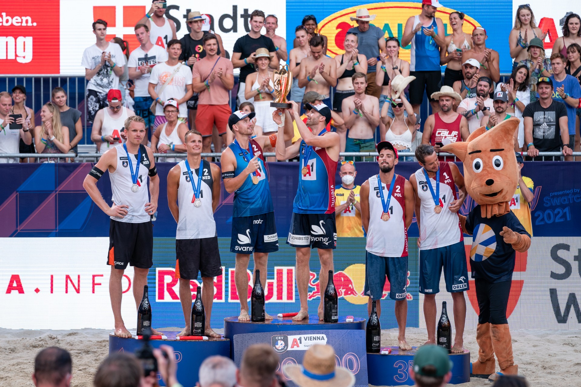 Unlike the Olympics, players were able to feel the warmth of the fans when awarded their medals